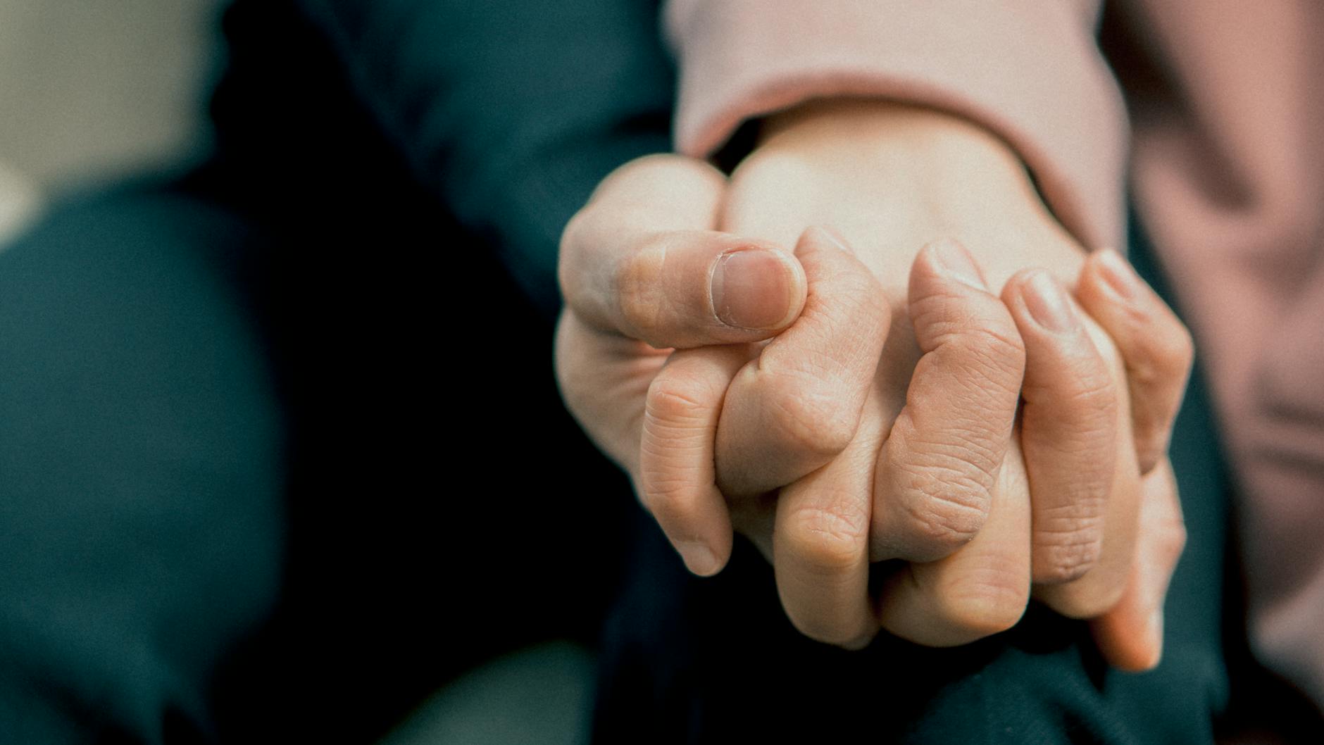 Perché Intestare Beni ai Parenti È un Errore (E Come il Trust Ti Protegge Davvero)